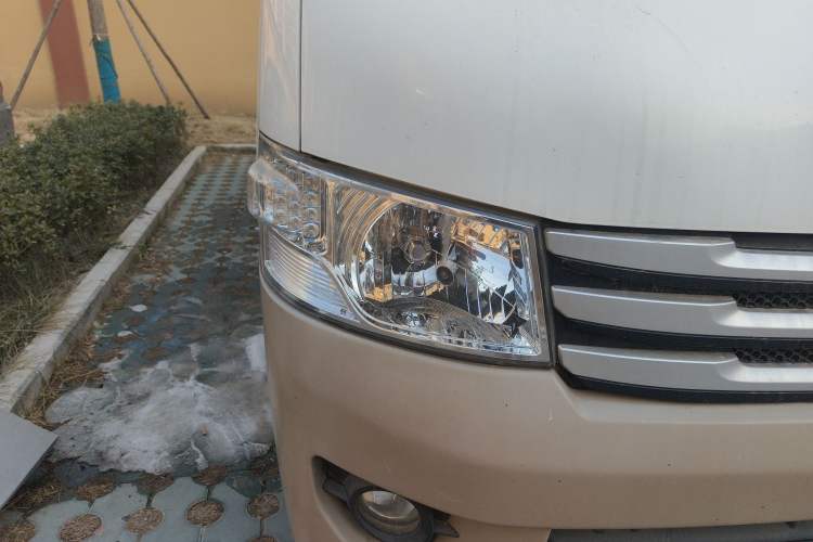 Used Foton Scenic G9 2020 2.8T Diesel Commercial Version Long Wheelbase High Roof 6-Seater with Clear Windows 4J28TC3 Right Front Headlight