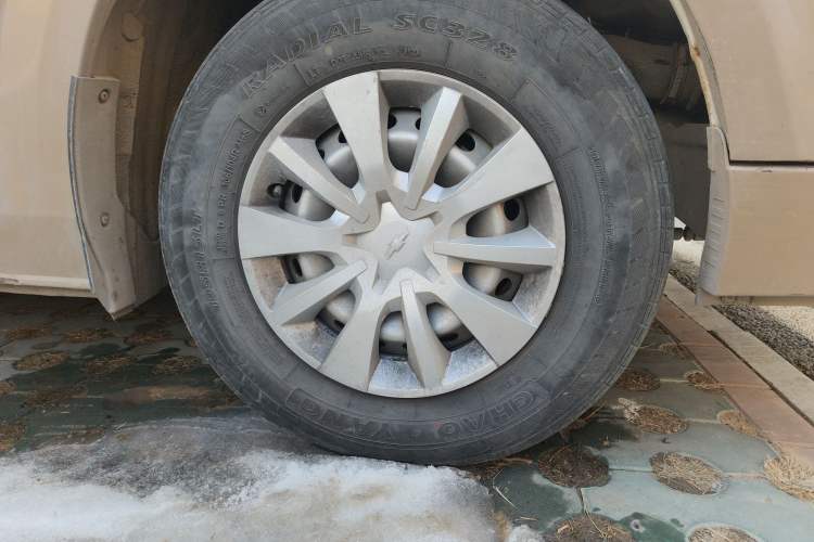 Used Foton Scenic G9 2020 2.8T Diesel Commercial Version Long Wheelbase High Roof 6-Seater with Clear Windows 4J28TC3 Right Front Wheel Hub