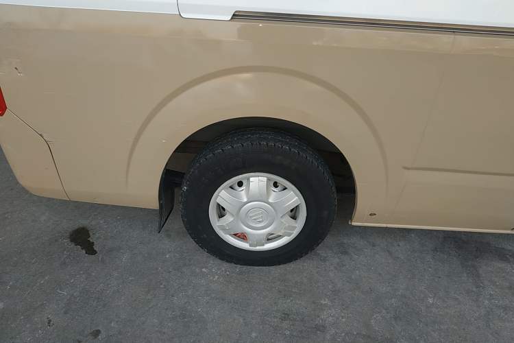 Used Foton Scenic G9 2021 2.4L Gasoline Commercial Version Long Wheelbase High Roof 9-Seater with Clear Window 4K22D4M Right Rear Wheel Hub