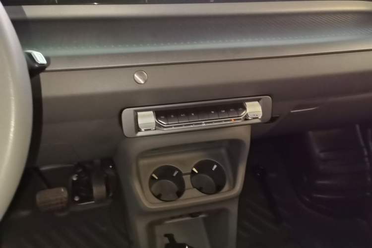 Used Foton Scenic i7 2025 Professional Logistics Short-Wheelbase Front-Wheel Drive CATL 41.86 kWh Premium Edition Flat Roof Single Tire 2 Seats Audio And AC Panel