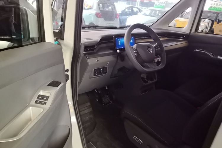 Used Foton Scenic i7 2025 Professional Logistics Short-Wheelbase Front-Wheel Drive CATL 41.86 kWh Premium Edition Flat Roof Single Tire 2 Seats Driver Seat