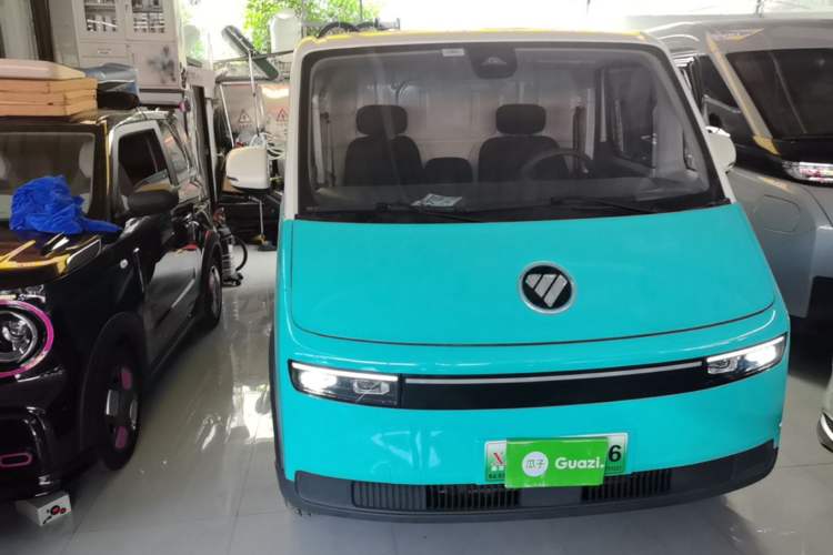 Used Foton Scenic i7 2025 Professional Logistics Short-Wheelbase Front-Wheel Drive CATL 41.86 kWh Premium Edition Flat Roof Single Tire 2 Seats Front