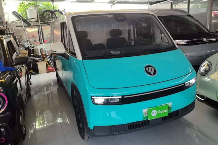 Used Foton Scenic i7 2025 Professional Logistics Short-Wheelbase Front-Wheel Drive CATL 41.86 kWh Premium Edition Flat Roof Single Tire 2 Seats Front Right 45 Deg