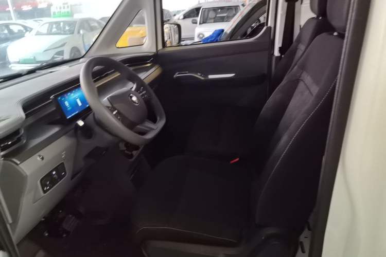 Used Foton Scenic i7 2025 Professional Logistics Short-Wheelbase Front-Wheel Drive CATL 41.86 kWh Premium Edition Flat Roof Single Tire 2 Seats Left Front Seat