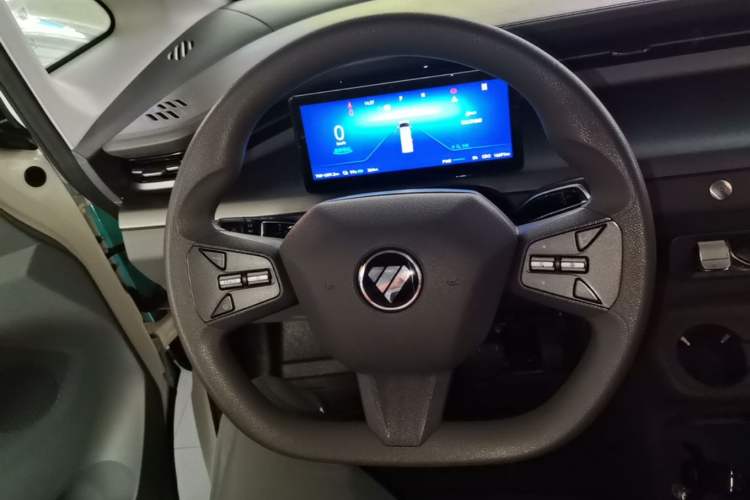Used Foton Scenic i7 2025 Professional Logistics Short-Wheelbase Front-Wheel Drive CATL 41.86 kWh Premium Edition Flat Roof Single Tire 2 Seats Steering Wheel