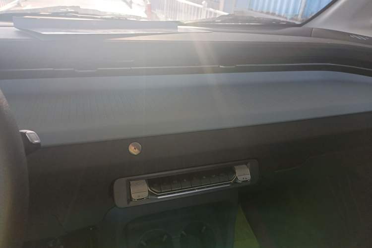 Used Foton Scenic i7 2025 Multi-Purpose Short-Wheelbase Front-Drive Aiyike 51.52kWh Zhiyuan Edition Flat-Roof Single-Tire 6-Seater Audio And AC Panel
