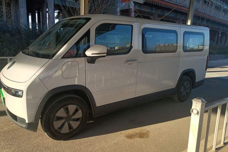 Used Foton Scenic i7 2025 Multi-Purpose Short-Wheelbase Front-Drive Aiyike 51.52kWh Zhiyuan Edition Flat-Roof Single-Tire 6-Seater Exterior 3