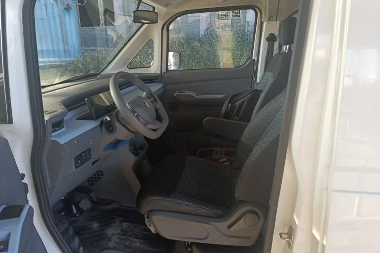 Used Foton Scenic i7 2025 Multi-Purpose Short-Wheelbase Front-Drive Aiyike 51.52kWh Zhiyuan Edition Flat-Roof Single-Tire 6-Seater Left Front Seat