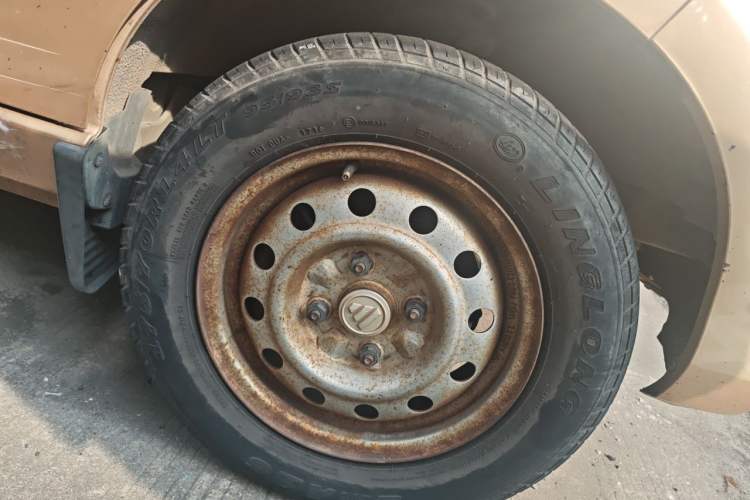 Used Foton Scenic V5 2015 1.2L Standard G12 Right Front Wheel Hub