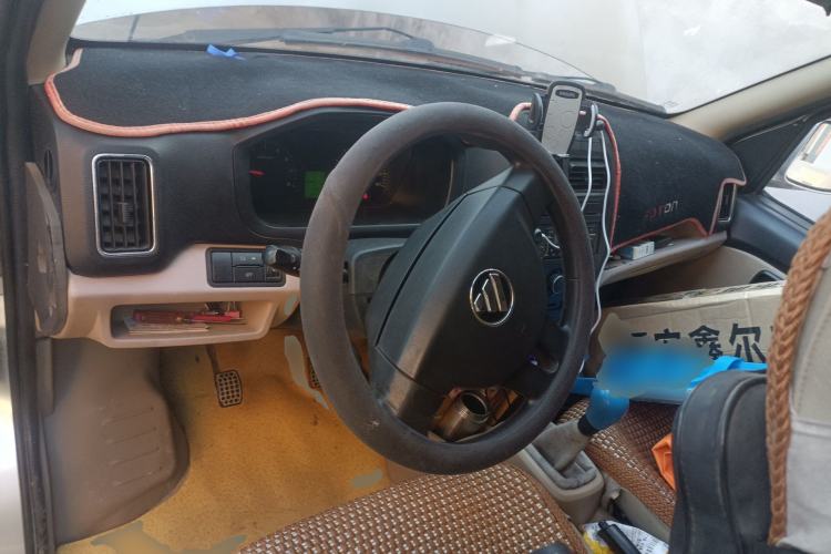 Used Foton Scenic V5 2015 1.2L Standard G12 Center Console