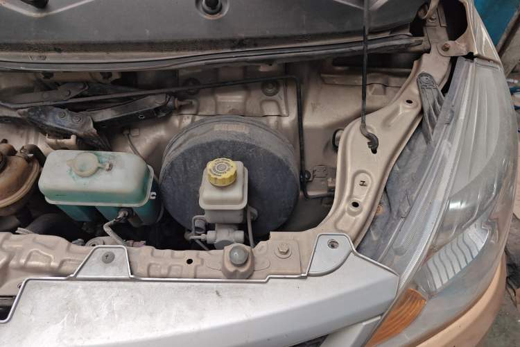 Used Foton Scenic V5 2015 1.2L Standard G12 Engine Bay Left
