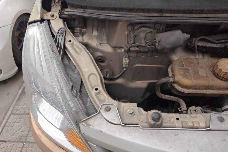 Used Foton Scenic V5 2015 1.2L Standard G12 Engine Bay Right