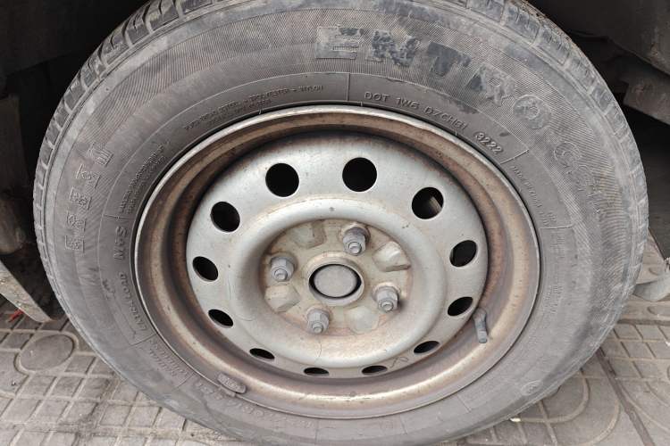 Used Foton Scenic V5 2015 1.2L Standard G12 Right Front Wheel Hub