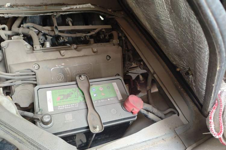 Used Foton Scenic V5  Engine Bay Left