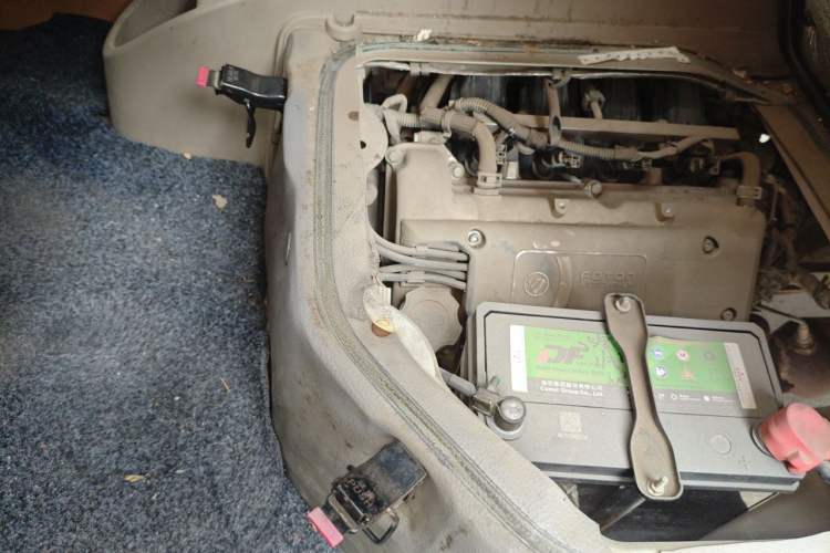 Used Foton Scenic V5  Engine Bay Right