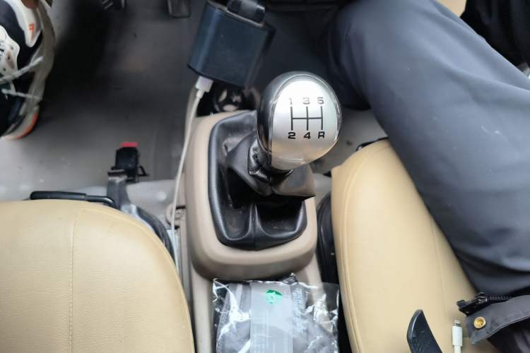 Used Foton Scenic V5 2017 1.5L Long-Wheelbase 450 Van Standard Edition DAM15DR Gear Lever