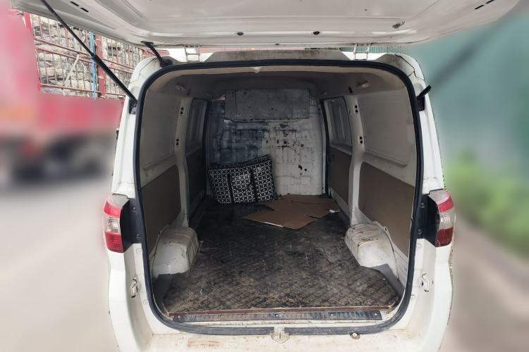 Used Foton Scenic V5 2017 1.5L Long-Wheelbase 450 Van Standard Edition DAM15DR Trunk
