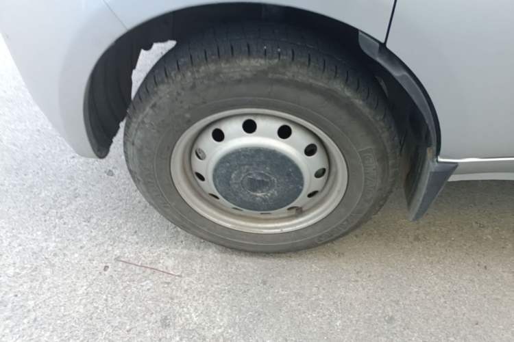 Used Foton Skyworth EV6 2023 Fast and Slow Charging Version Left Front Wheel Hub
