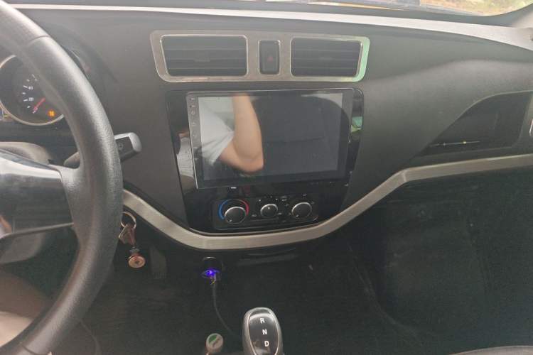 Used Foton Skyworth EV6 2023 Fast and Slow Charging Version Audio And AC Panel