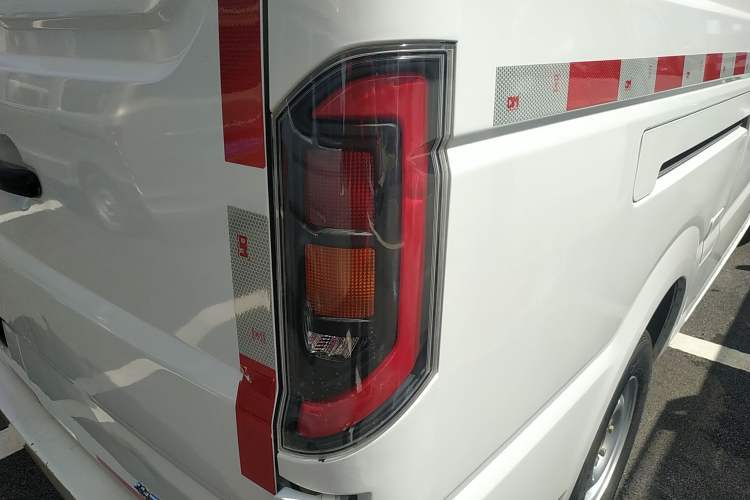 Used Foton Skyworth EV6 2023 Fast and Slow Charging Version Exterior 3