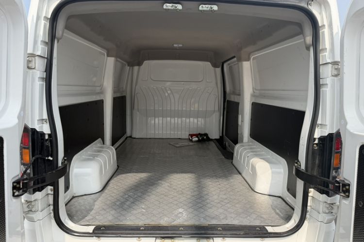 Used Foton Skyworth EV6 2023 Fast and Slow Charging Version Exterior 4