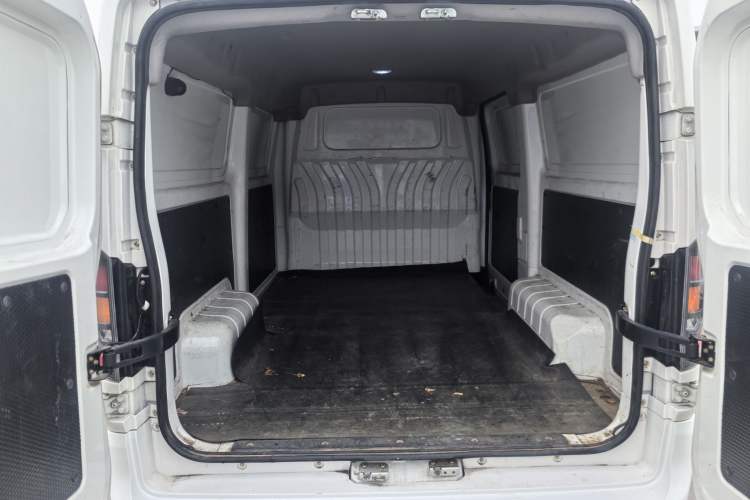 Used Foton Skyworth EV6 2023 Fast and Slow Charging Version Exterior 5