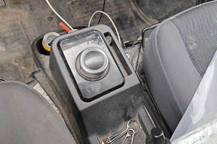 Used Foton Skyworth EV6 2023 Fast and Slow Charging Version Gear Lever