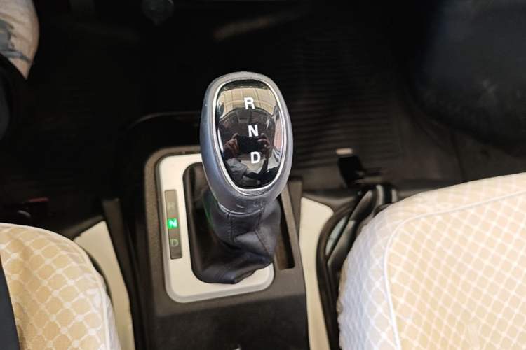 Used Foton Skyworth EV6 2023 Fast and Slow Charging Version Gear Lever