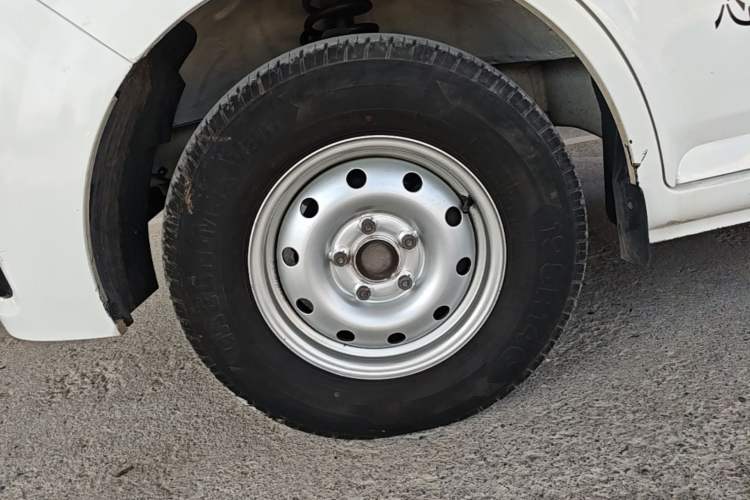Used Foton Skyworth EV6 2023 Fast and Slow Charging Version Left Front Wheel Hub