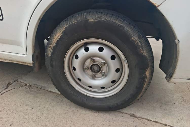 Used Foton Skyworth EV6 2023 Fast and Slow Charging Version Right Front Wheel Hub