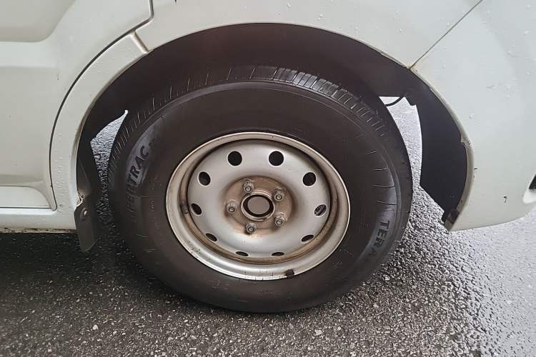 Used Foton Skyworth EV6 2023 Fast and Slow Charging Version Right Front Wheel Hub