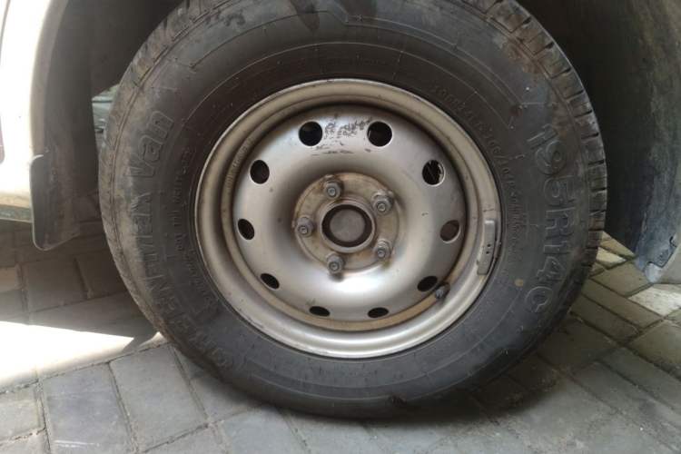 Used Foton Skyworth EV6 2023 Fast and Slow Charging Version Right Front Wheel Hub