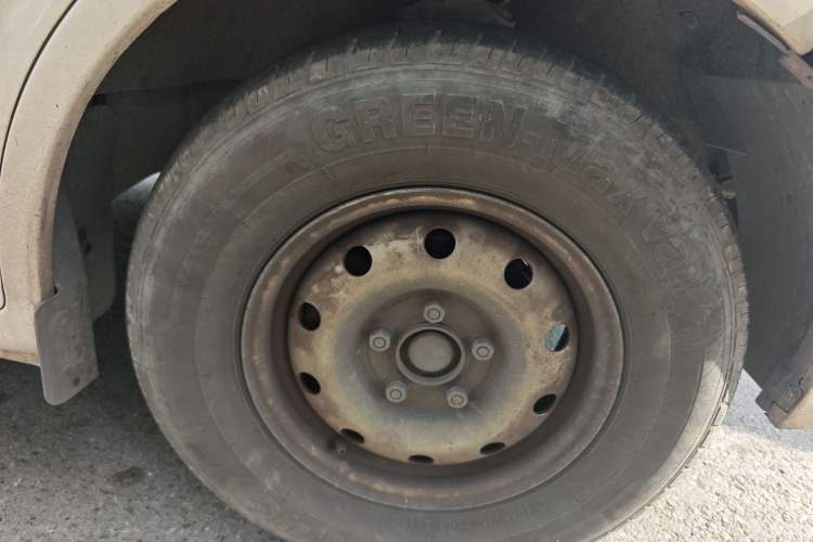 Used Foton Skyworth EV6 2023 Fast and Slow Charging Version Right Front Wheel Hub