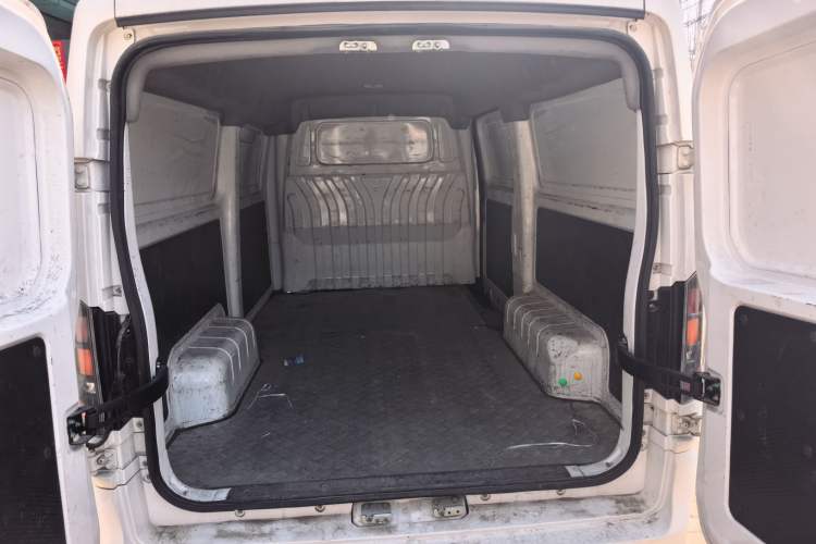 Used Foton Skyworth EV6 2023 Fast and Slow Charging Version Trunk