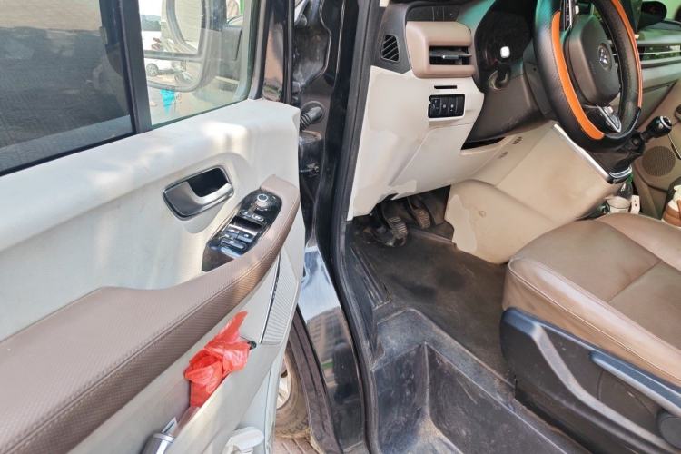 Used Foton Tianyuan V 2024 Small Van 2.0T Manual Long Wheelbase Mid-Height Roof Rear Single Tire 7/9-Seater Driver Seat