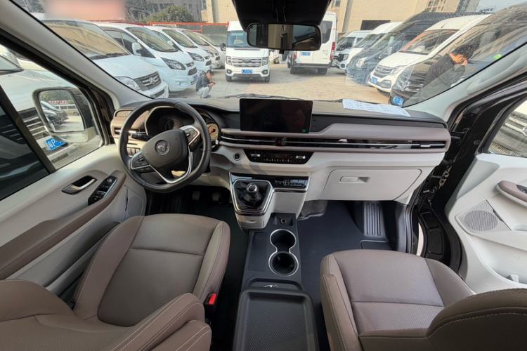 Used Foton Tianyuan V 2024 Tuyano V PRO Premium Minivan 2.0T Manual Long Wheelbase Mid-Height Roof Rear Single Tire – 7/9 Seater Interior 1