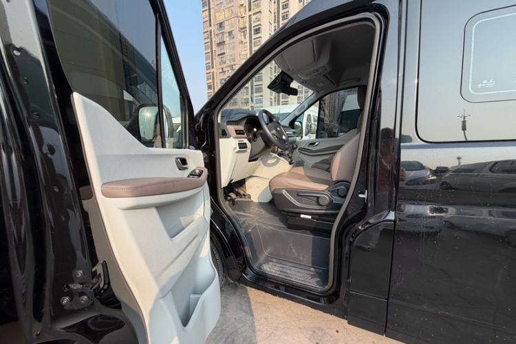 Used Foton Tianyuan V 2024 Tuyano V PRO Premium Minivan 2.0T Manual Long Wheelbase Mid-Height Roof Rear Single Tire – 7/9 Seater Interior 2