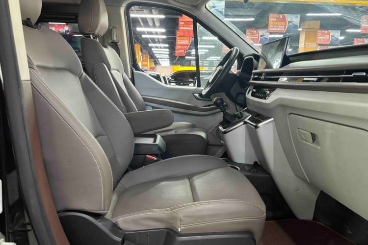 Used Foton Tianyuan V 2024 Tuyano V PRO Premium Minivan 2.0T Manual Long Wheelbase Mid-Height Roof Rear Single Tire – 7/9 Seater Interior 3