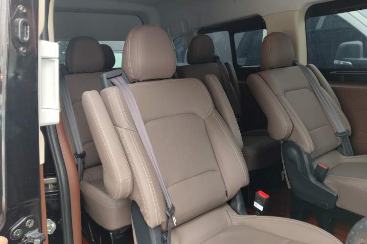 Used Foton Tianyuan V 2024 Tuyano V PRO Premium Minivan 2.0T Manual Long Wheelbase Mid-Height Roof Rear Single Tire – 7/9 Seater Interior 4
