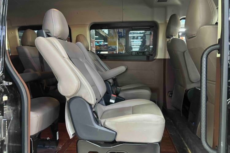 Used Foton Tianyuan V 2024 Tuyano V PRO Premium Minivan 2.0T Manual Long Wheelbase Mid-Height Roof Rear Single Tire – 7/9 Seater Interior 4