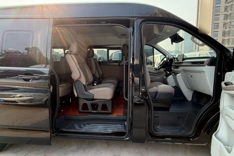 Used Foton Tianyuan V 2024 Tuyano V PRO Premium Minivan 2.0T Manual Long Wheelbase Mid-Height Roof Rear Single Tire – 7/9 Seater Interior 7