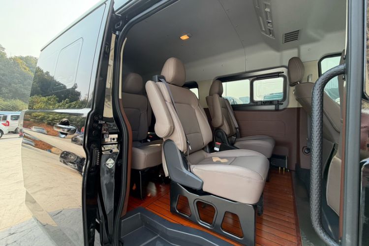 Used Foton Tianyuan V 2024 Tuyano V PRO Premium Minivan 2.0T Manual Long Wheelbase Mid-Height Roof Rear Single Tire – 7/9 Seater Interior 8