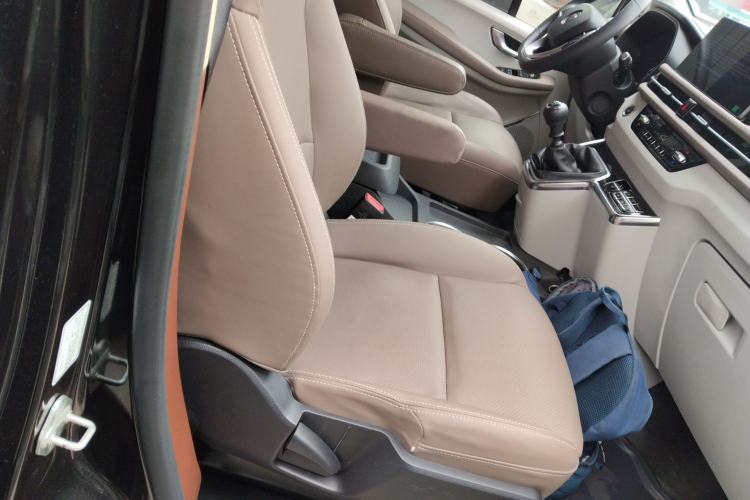 Used Foton Tianyuan V 2024 Tuyano V PRO Premium Minivan 2.0T Manual Long Wheelbase Mid-Height Roof Rear Single Tire – 7/9 Seater Right Front Seat
