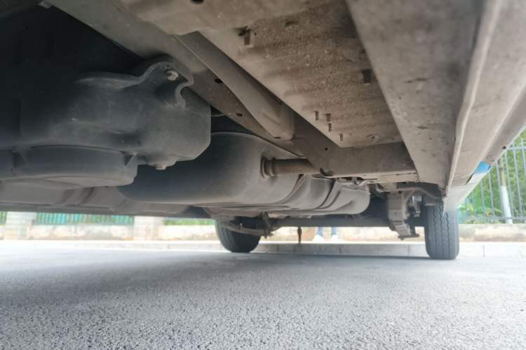 Used Foton Tianyuan V 2024 Tuyano Grand V CITY 2.0T Manual Long Wheelbase Flat Roof Rear Single Tire – Available in 5/6/7/9-Seater Configurations Chassis Front Left