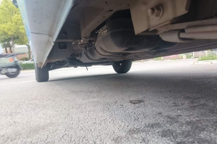 Used Foton Tianyuan V 2024 Tuyano Grand V CITY 2.0T Manual Long Wheelbase Flat Roof Rear Single Tire – Available in 5/6/7/9-Seater Configurations Chassis Rear Left