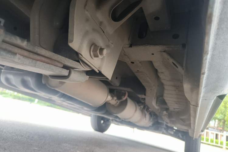 Used Foton Tianyuan V 2024 Tuyano Grand V CITY 2.0T Manual Long Wheelbase Flat Roof Rear Single Tire – Available in 5/6/7/9-Seater Configurations Chassis Rear Right