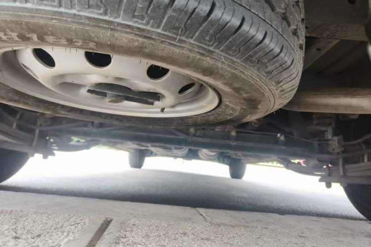 Used Foton Tianyuan V 2024 Tuyano Grand V CITY 2.0T Manual Long Wheelbase Flat Roof Rear Single Tire – Available in 5/6/7/9-Seater Configurations Chassis Rear