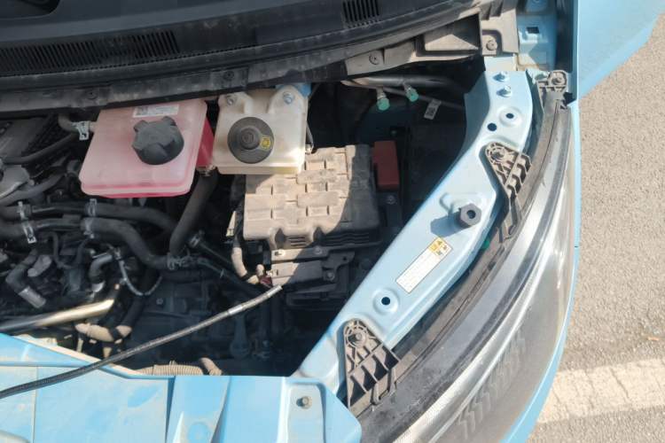 Used Foton Tianyuan V 2024 Tuyano Grand V CITY 2.0T Manual Long Wheelbase Flat Roof Rear Single Tire – Available in 5/6/7/9-Seater Configurations Engine Bay Left