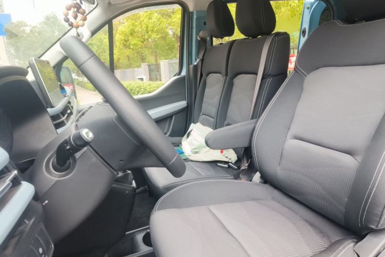 Used Foton Tianyuan V 2024 Tuyano Grand V CITY 2.0T Manual Long Wheelbase Flat Roof Rear Single Tire – Available in 5/6/7/9-Seater Configurations Left Front Seat
