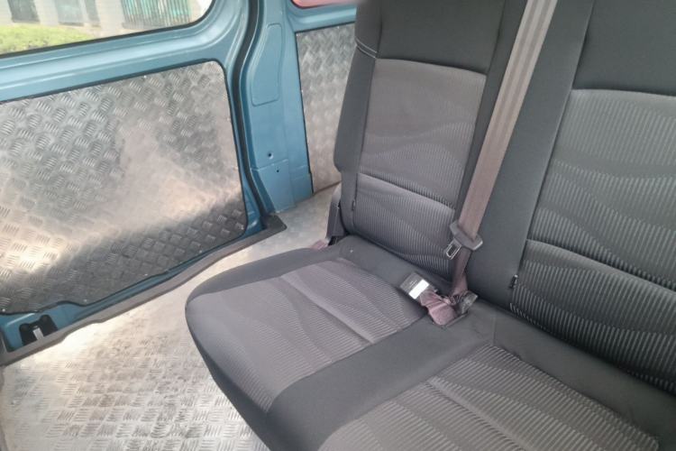 Used Foton Tianyuan V 2024 Tuyano Grand V CITY 2.0T Manual Long Wheelbase Flat Roof Rear Single Tire – Available in 5/6/7/9-Seater Configurations Left Rear Seat